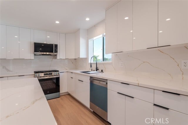 Building Photo - 10425 Pinyon Ave