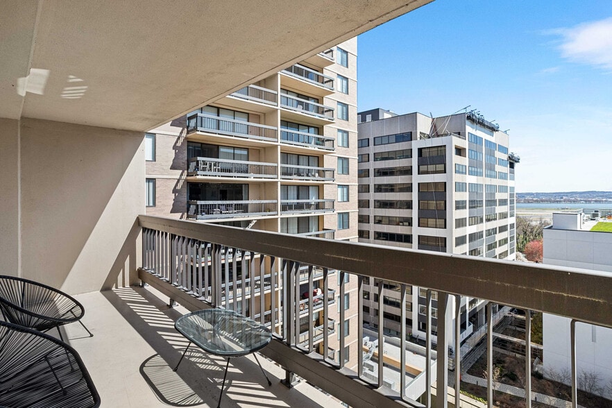 Building Photo - 1201 S Bell St