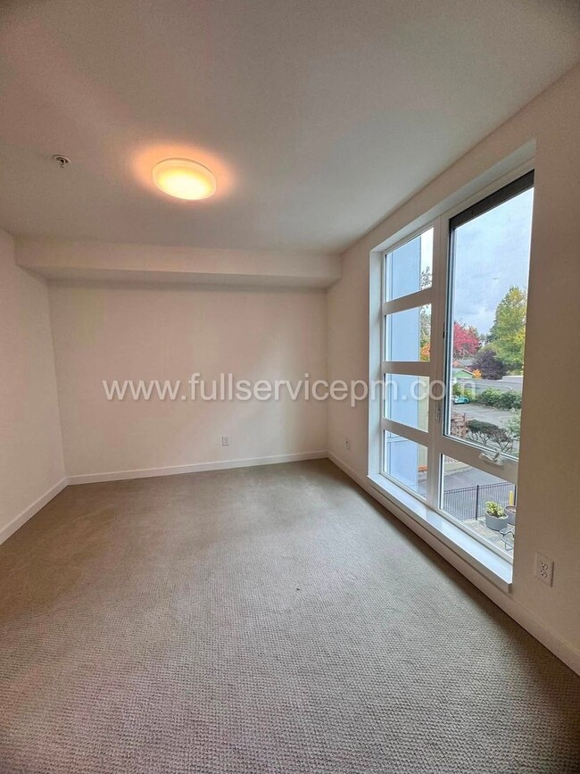 Building Photo - Modern Live/Work Northgate Townhome w/ Rooftop Deck, Luxury Bosch Kitchen & Dual Suites
