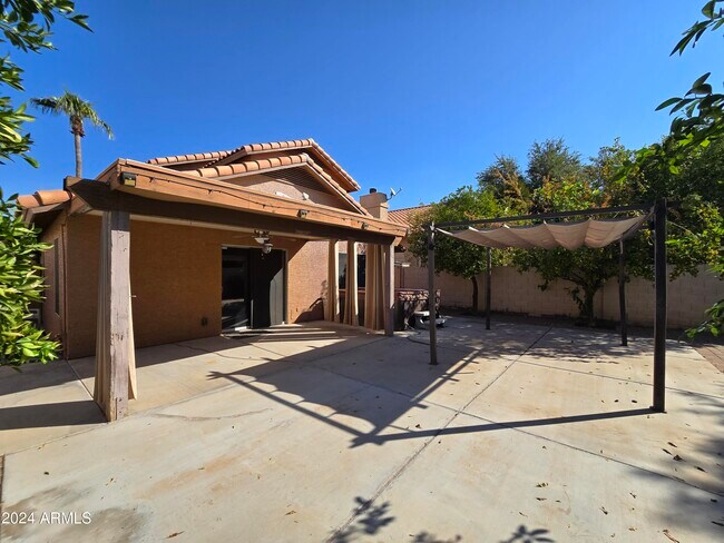 Building Photo - 913 W Sun Coast Dr