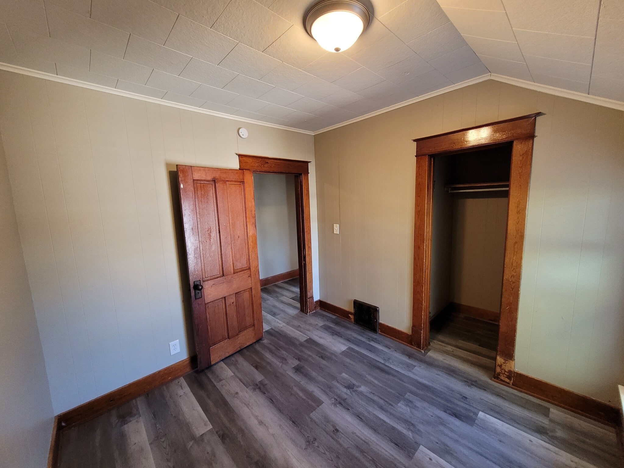 Building Photo - 818 6th Ave