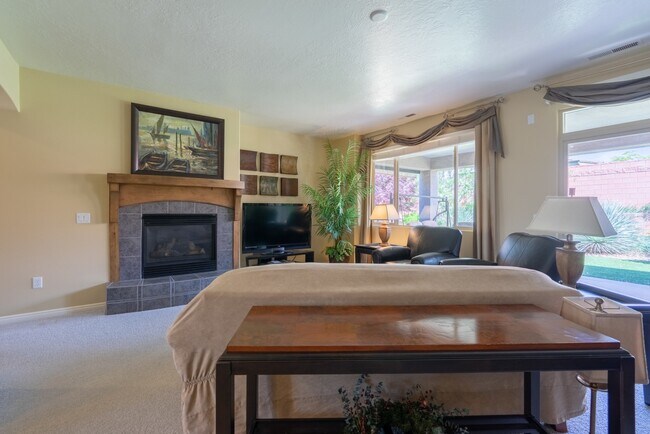 Building Photo - Fully Furnished 3 Bedroom Home In Coral Canyon With Community Amenities