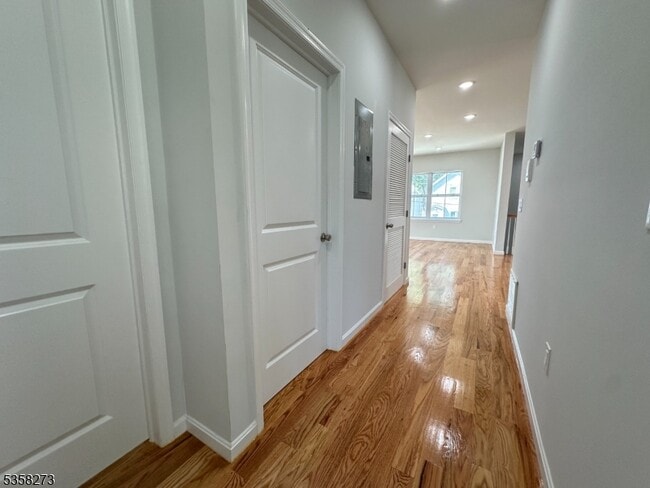 Building Photo - 476 Meade St