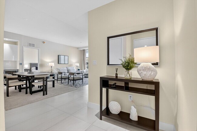 Building Photo - 3100 N Ocean Dr