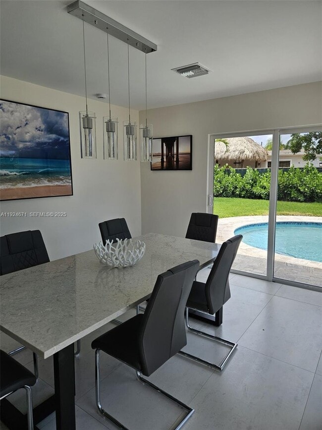 Building Photo - 1001 SE 14th Dr