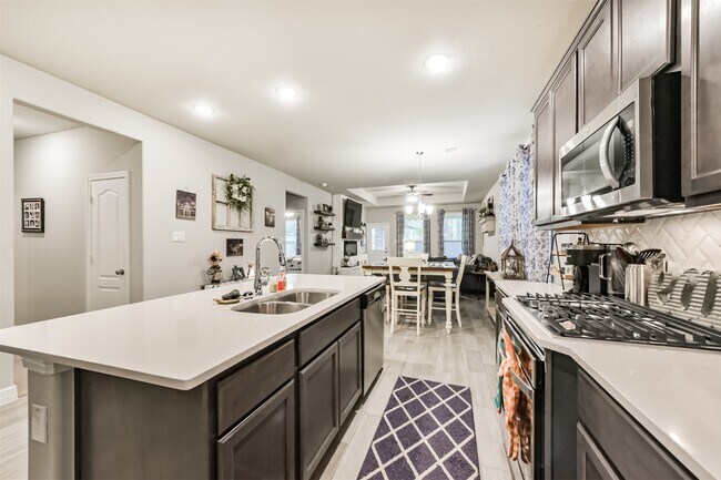 Building Photo - 123 Buttonwood Ct