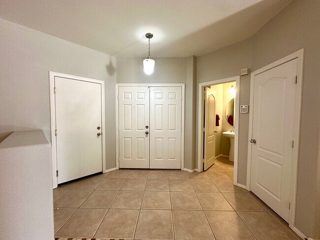 Building Photo - Available For viewing May 1, 2026. Beautiful SW Las Vegas Home. 4 Beds 2.5 Bath.