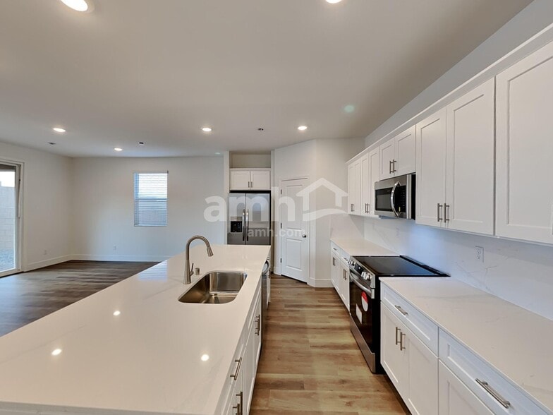 Building Photo - 11187 Magallanes St