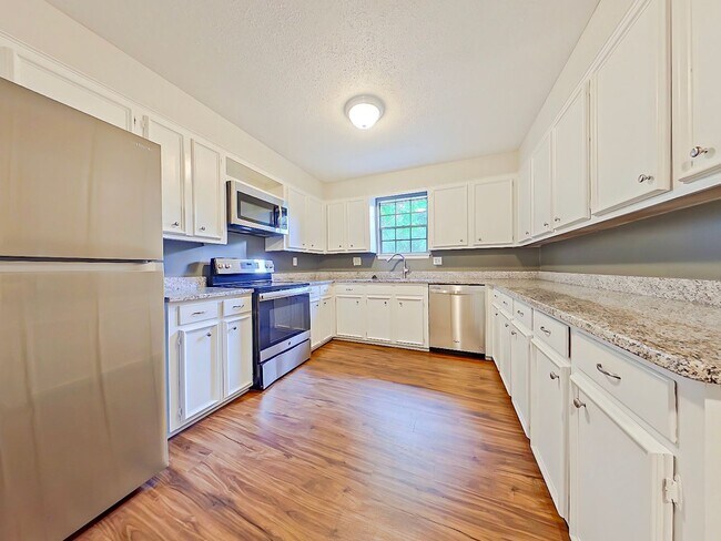 Building Photo - 850 Brookfield Pkwy