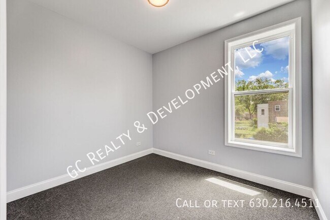 Building Photo - 6433 S Vernon Ave