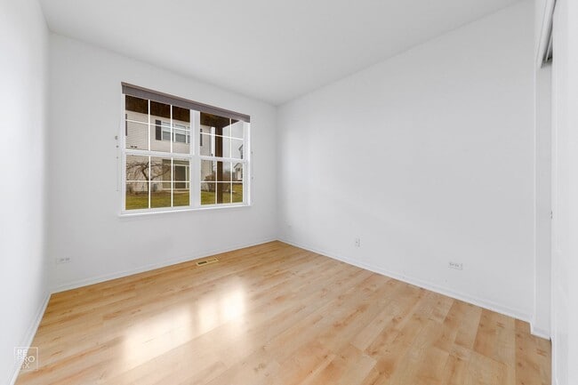 Building Photo - Beautiful 2 Bedroom Home located in the Falling Waters subdivision in Lindenhurst!