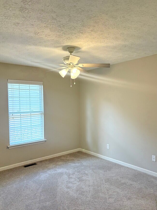 Building Photo - 409 Cedar Hollow Dr