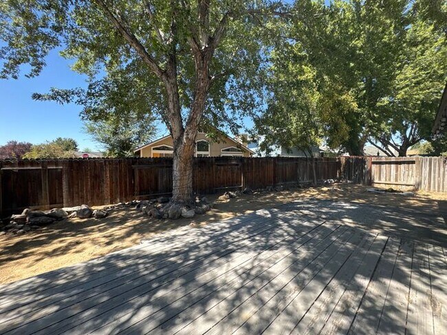 Building Photo - 3 bed, 2 bath Property in Sparks - Availab...