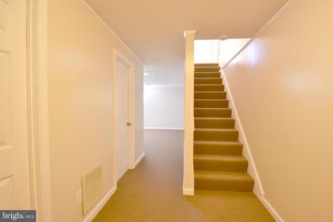 Building Photo - 22426 Greenview Ct