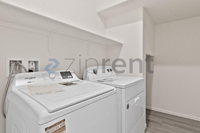 Building Photo - Unit Unit 3