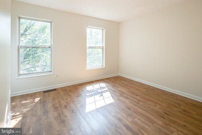 Building Photo - 1832 Tiger Lily Cir