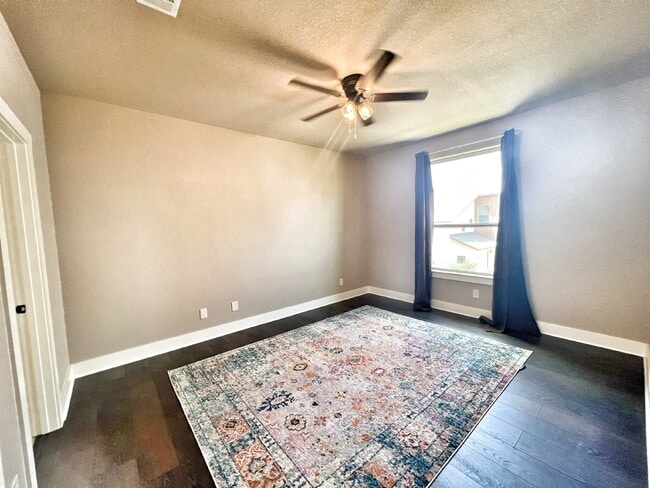 Building Photo - Gorgeous Custom-Built Home in Gated Commun...