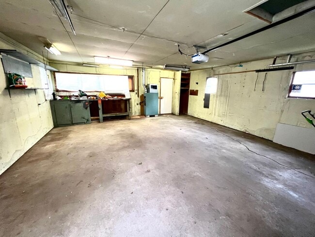 Building Photo - Single-Family Home Minutes from Saint Mary's!