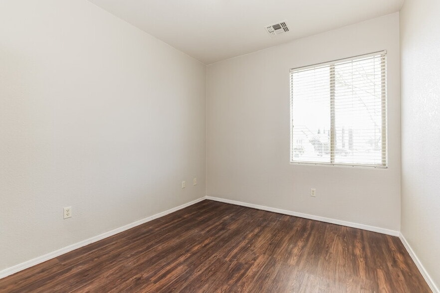 Building Photo - 3430 Avenida Bonita