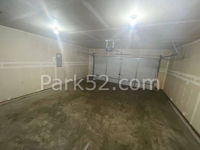 Building Photo - 4 Bedroom 2.5 Bathroom Single Family Home in Tacoma!