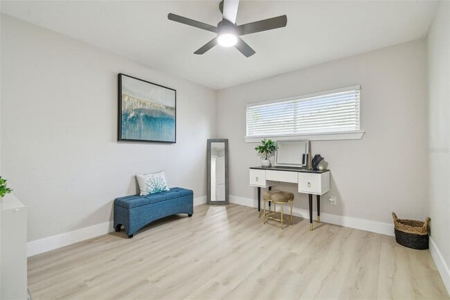 Building Photo - 3922 Fontainebleau Dr