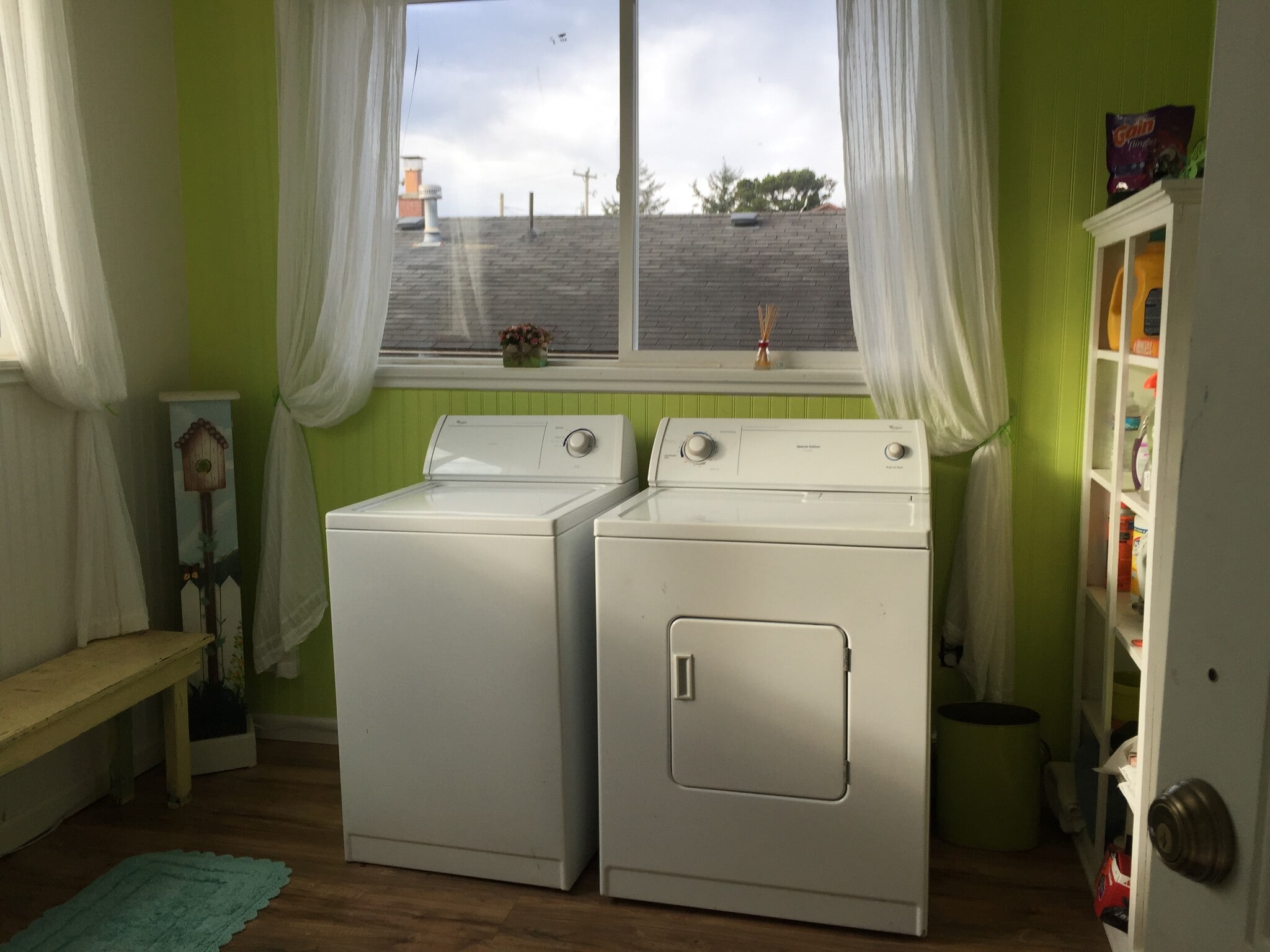 Building Photo - 717 10th Ave