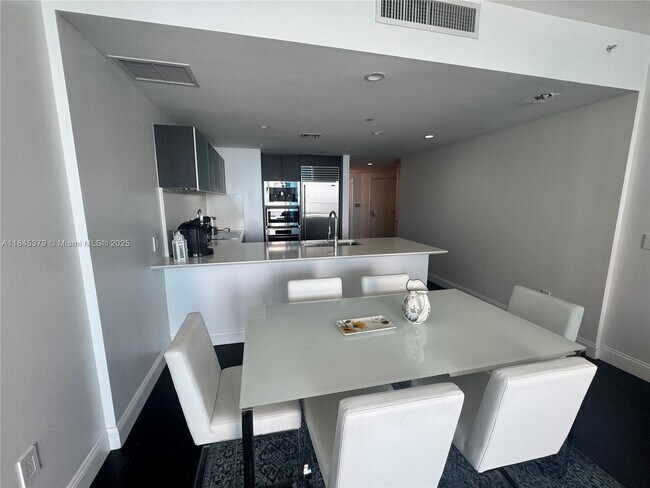 Building Photo - 17001 Collins Ave