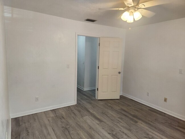 Building Photo - 1559 Hammock Dr