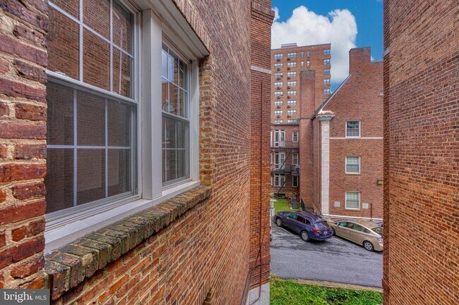 Building Photo - 101 W 39th St