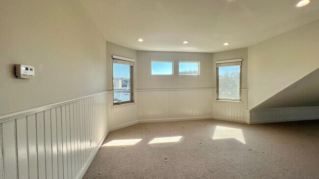 Building Photo - 696-694-29th