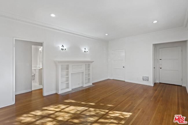 Building Photo - 2360 Kerwood Ave