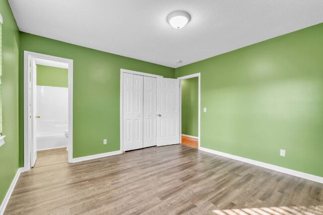 Building Photo - 3BR/2BA Cul-de-Sac Retreat Minutes from Downtown..Fenced Yard & Deck! $2100/mo rent