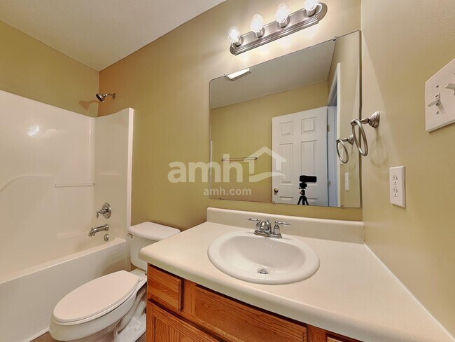 Building Photo - 2233 Cartmill Dr