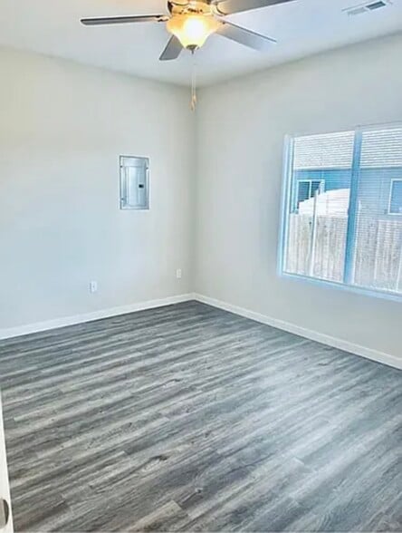 Building Photo - 1426 N Azena St