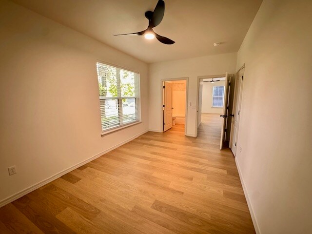 Building Photo - 1137 N Leverett Ave