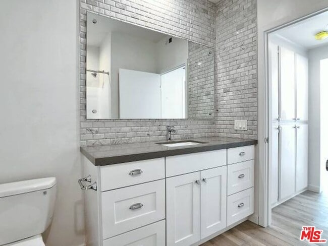 Building Photo - 1900 Silver Lake Blvd