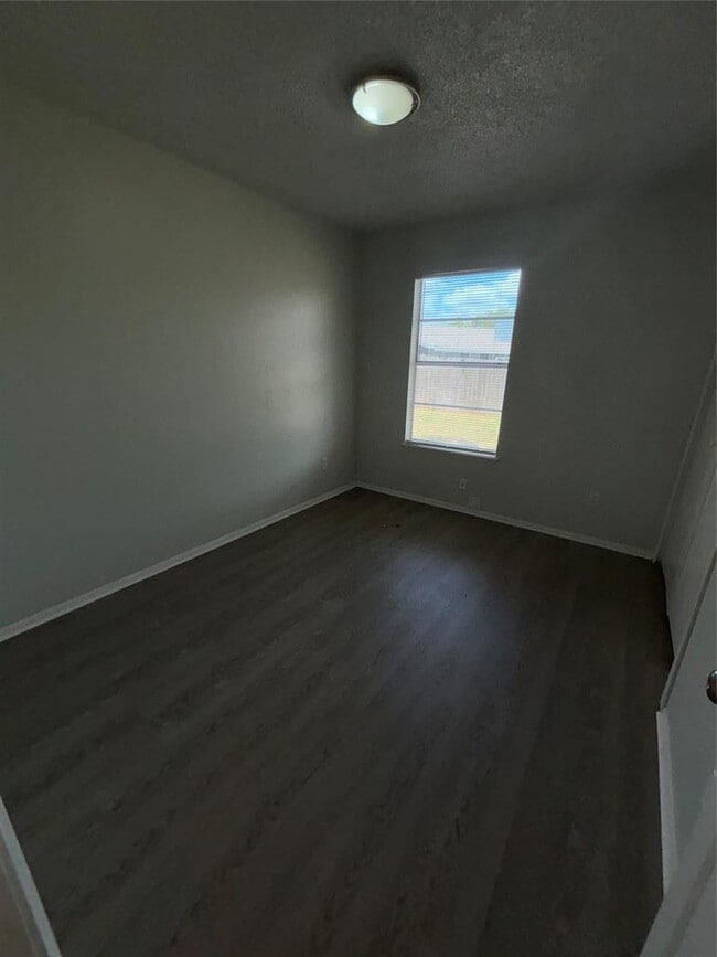 Building Photo - 5905 Cherry Loop