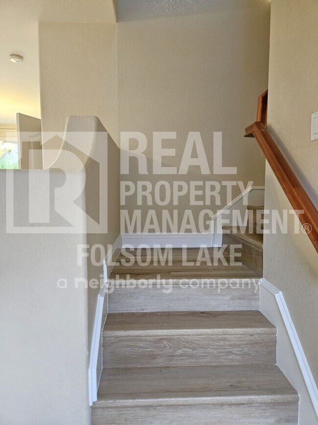 Building Photo - Spacious 3 bedroom 2.5 bath in North Natomas