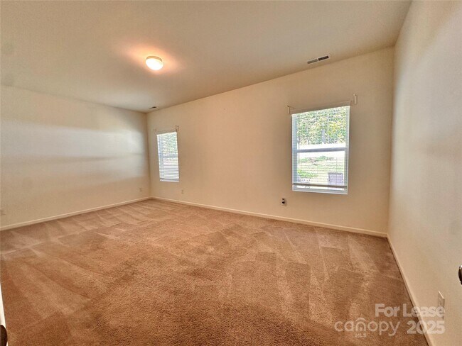 Building Photo - 5125 Saddleback Dr