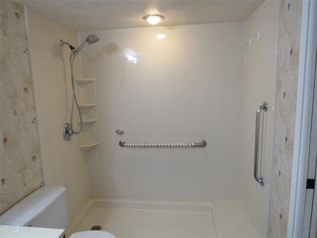 Building Photo - 2804 Victoria Way