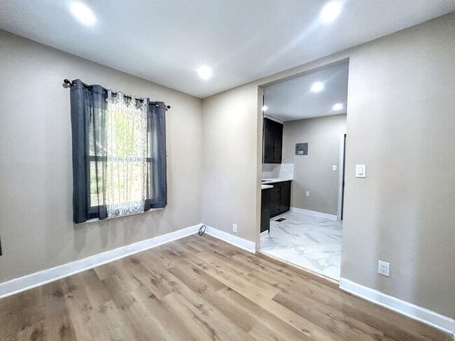 Building Photo - Cozy 3-Bedroom Home with Modern Amenities ...