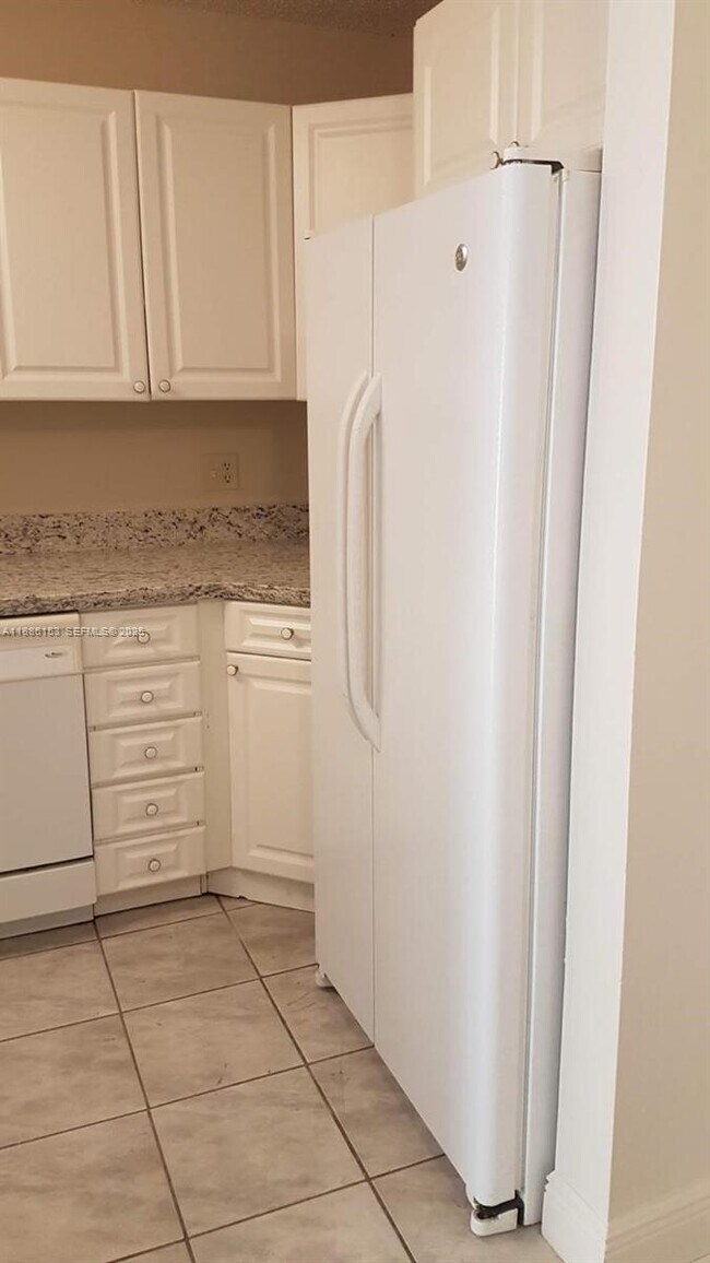 Building Photo - 11386 Royal Palm Blvd