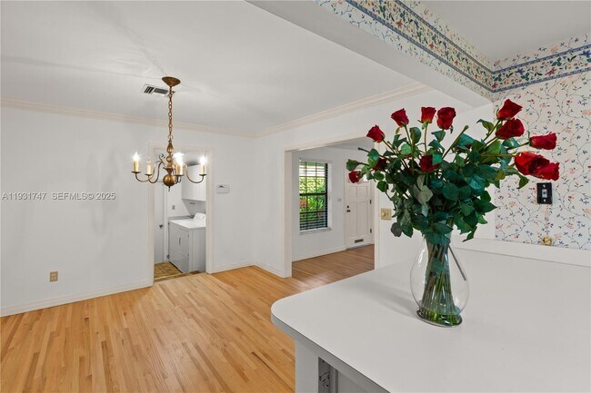 Building Photo - 736 Alhambra Cir