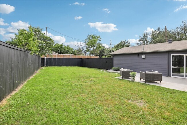 Building Photo - 12540 High Meadow Dr
