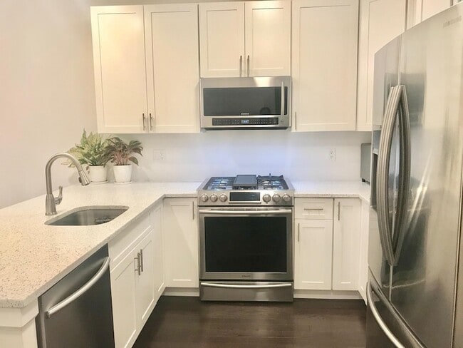 Building Photo - 850 Newark Ave