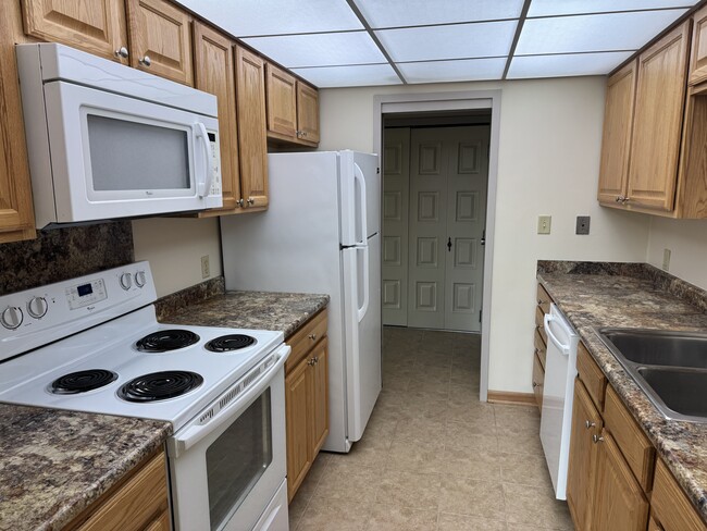Building Photo - Lincoln Tower Apartments