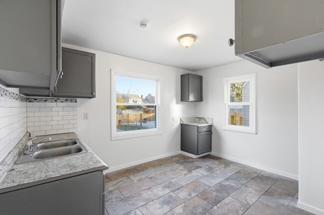 Building Photo - 9614 Schaefer Hwy