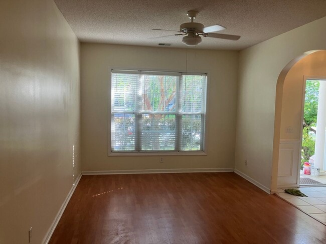 Building Photo - 3BR / 2.5BA @ Westbury Park