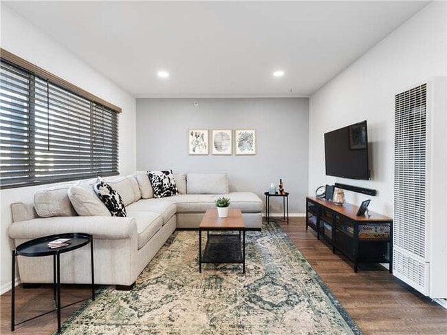 Building Photo - 14405 Cerise Ave