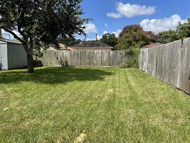 Building Photo - 3713 Aransas St